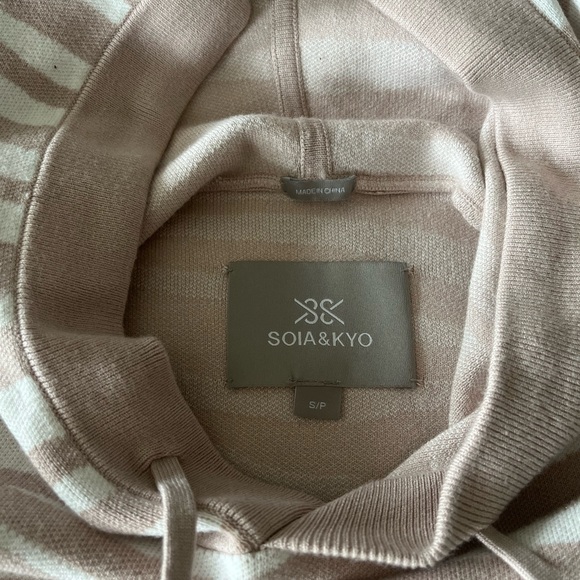 Soia & Kyo Verona Sustainable Zebra Print Sweatpants (Medium) & Hoodie (Small) - Picture 2 of 8
